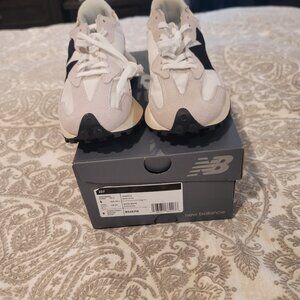 New Balance 327